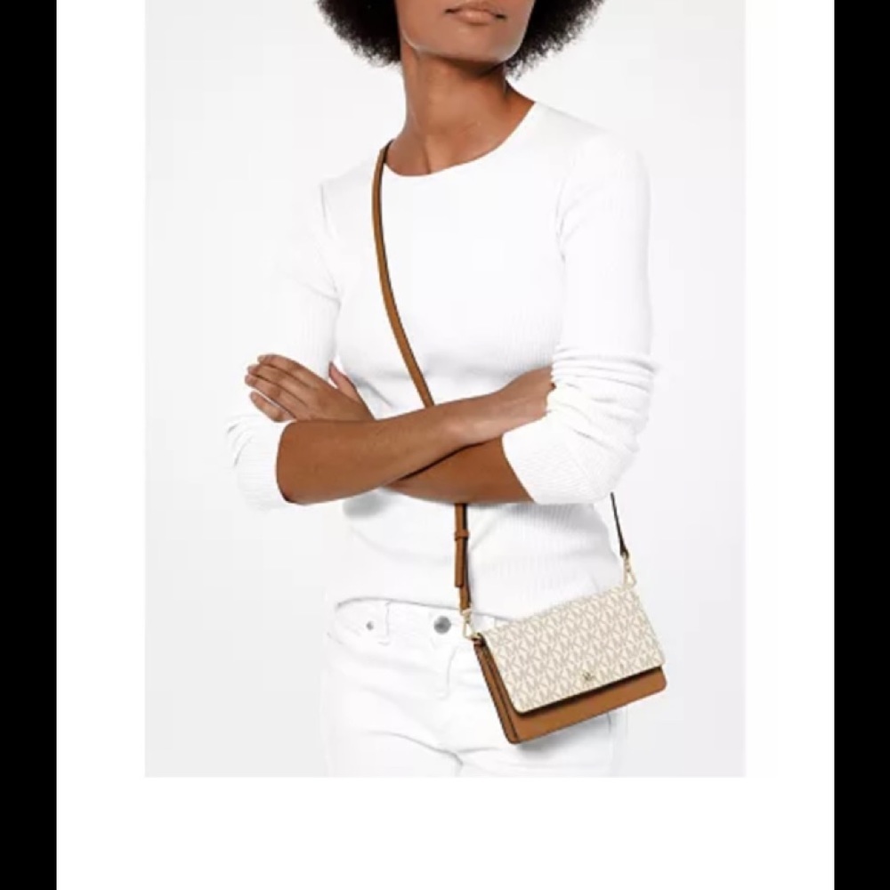 Micheal michael Kors signature iphone crossbody